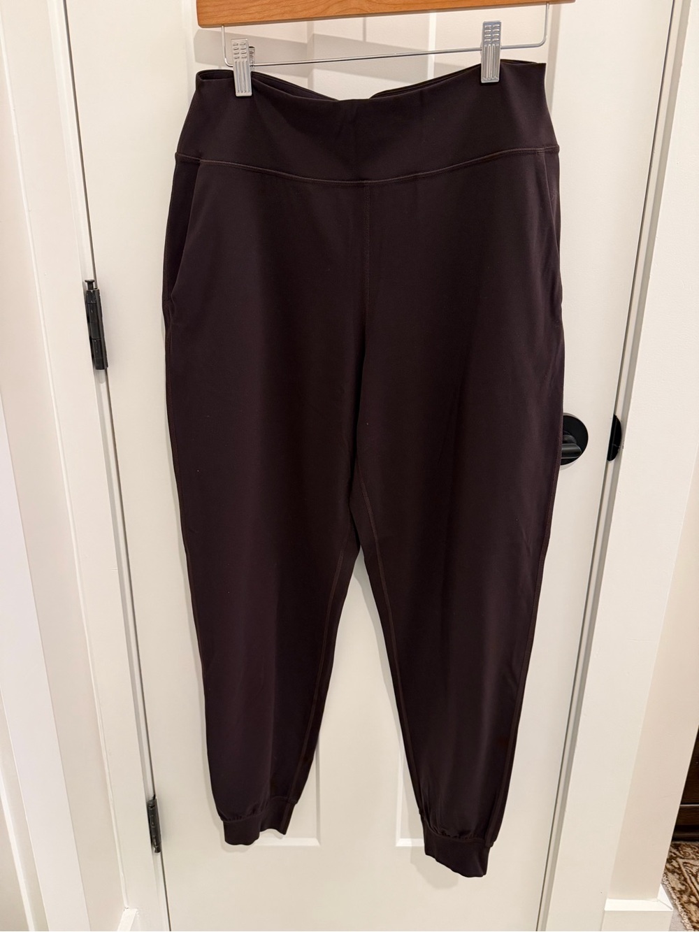 Lululemon Women's Joggers in Dark Brown